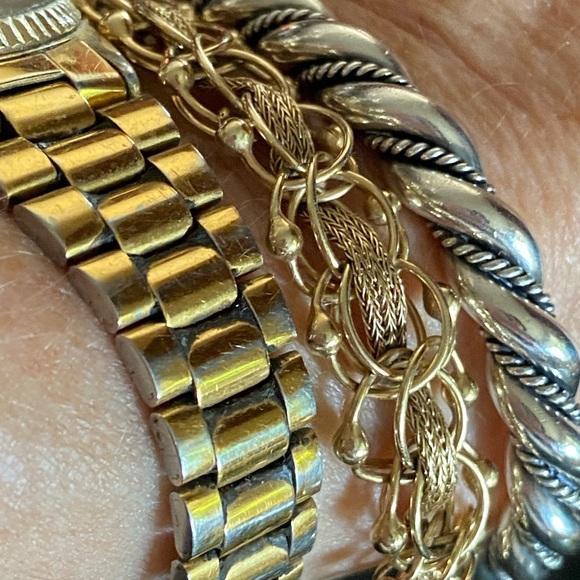 SEIKO Women’s Gold Tone Watch - Picture 4 of 8